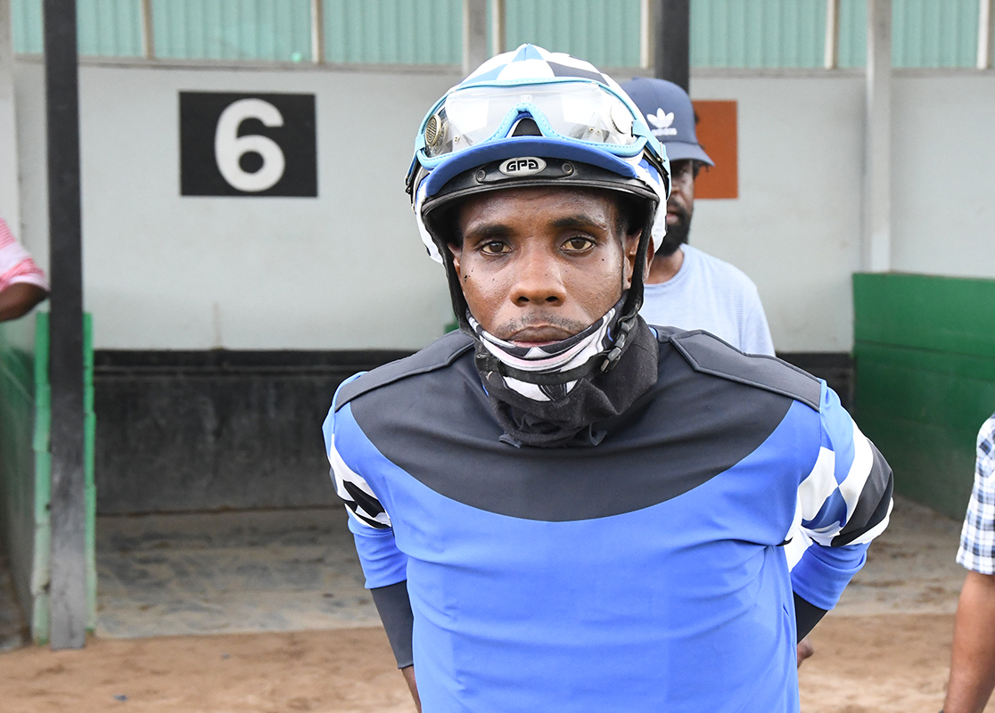 Watch Jockey Andre Powell Win In Canada - Quickgallopja.com